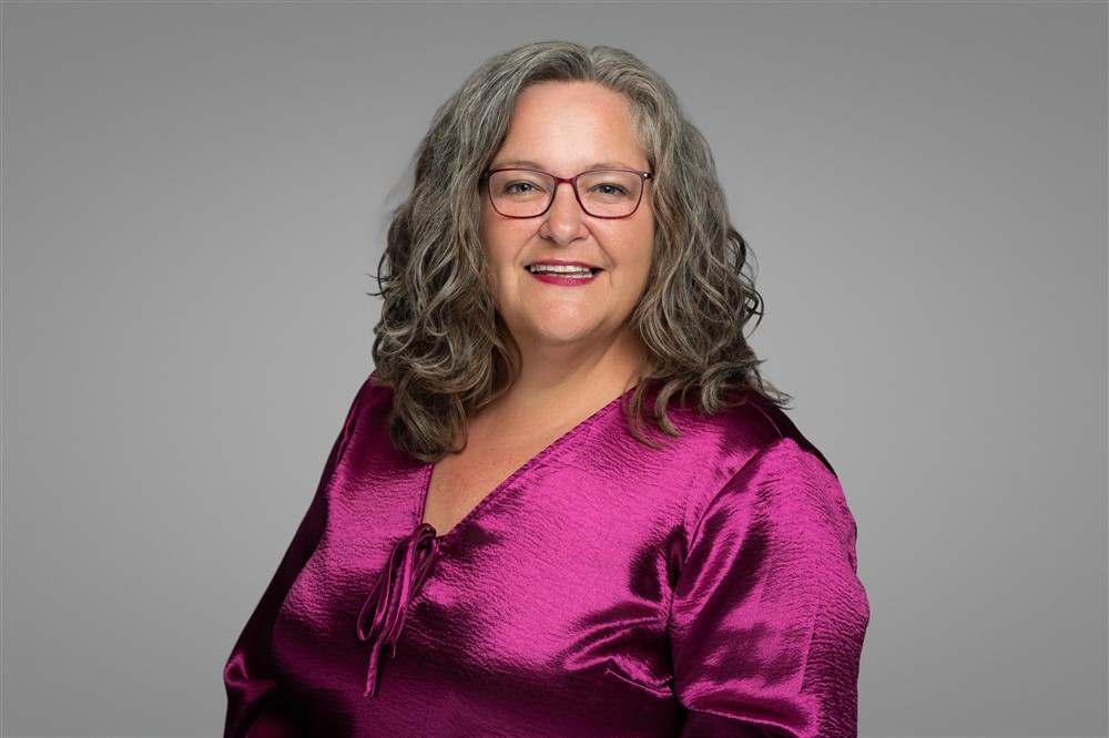 Headshot of Amy Becker.